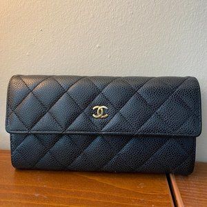 CHANEL Wallet in Black Quilted Lamb Skin Gold